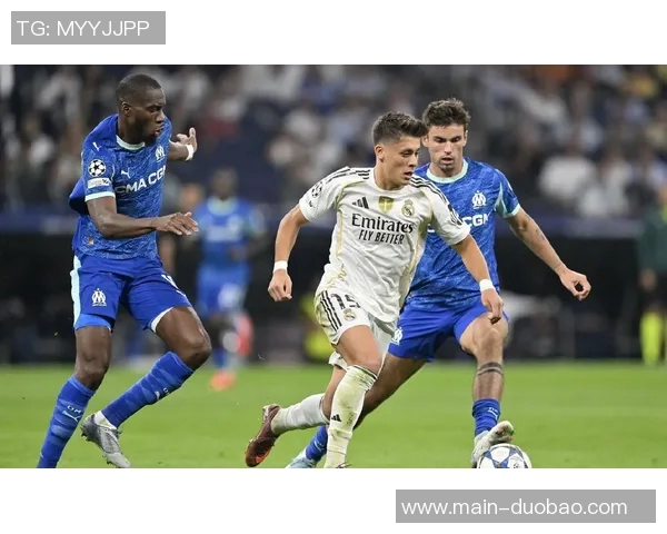 多特和尤文等多支英超球队关注皇马18岁后卫霍安马丁内斯