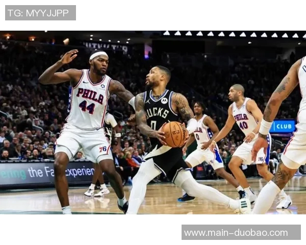 小弟埃奇库姆助力马克西狂砍35分三分球表现出色展现实力 小弟埃奇库姆助力马克西狂砍35分三分球表现出色展现实力