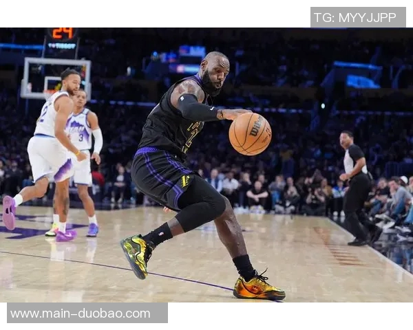 詹姆斯创纪录26年内6场比赛25分5篮板5助攻东契奇紧随其后5场表现出色